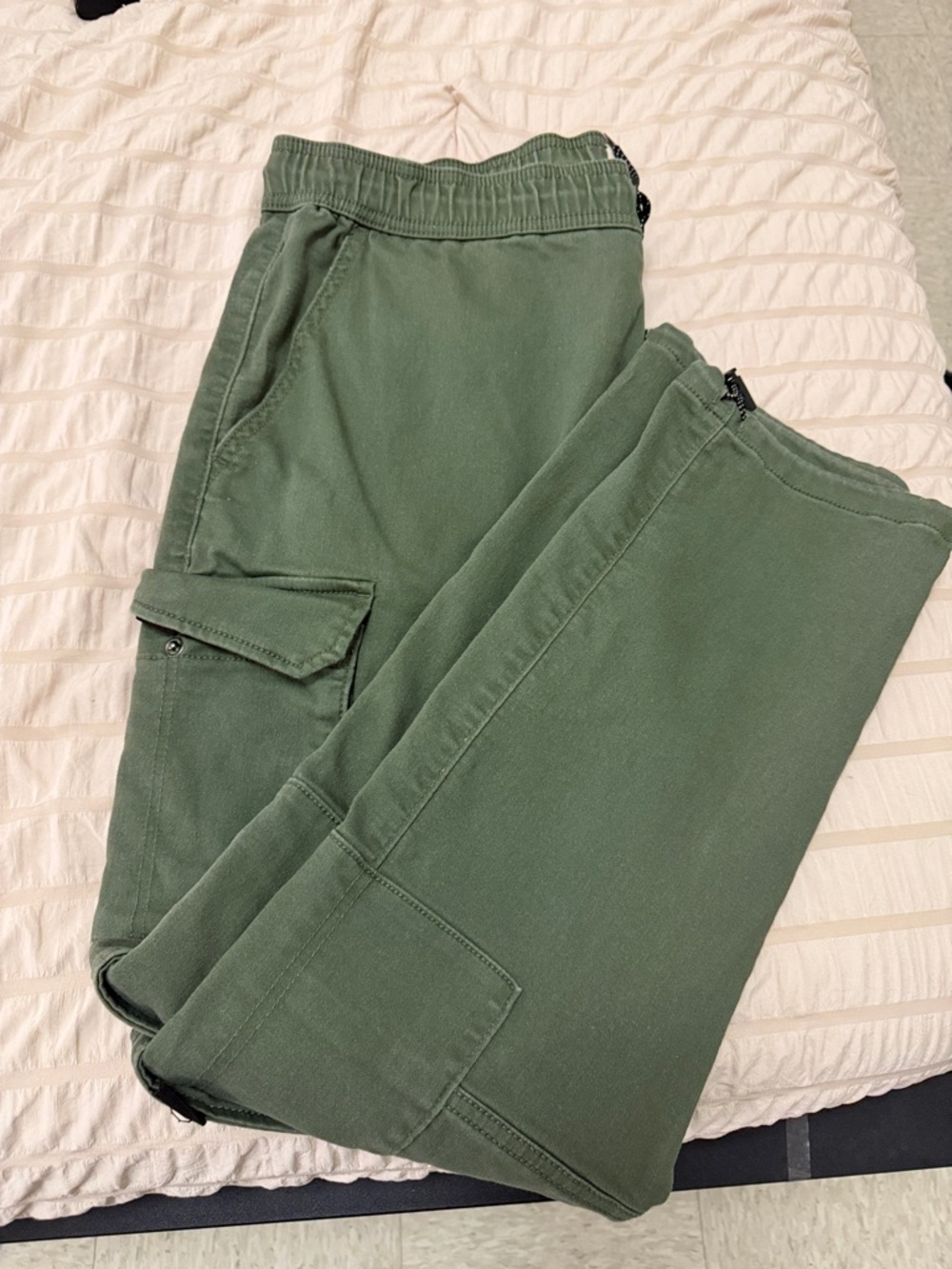 Men's Olive Utility Cargo Pants with Elastic Waist